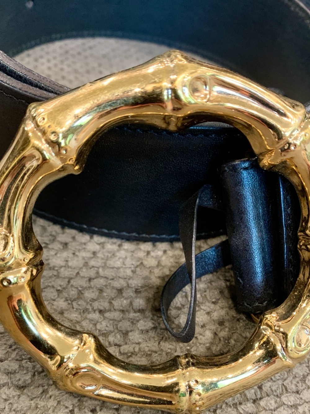 Black GUCCI Leather Belt with Gold Bamboo-Style Buckle - Picture 3 of 4